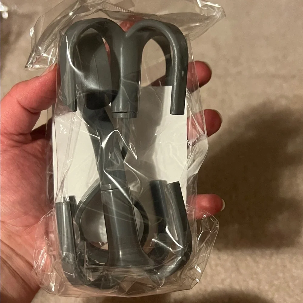 NIB 2pc Plastic Rotating Four Claw Clip for Closet Organization belts jewelry